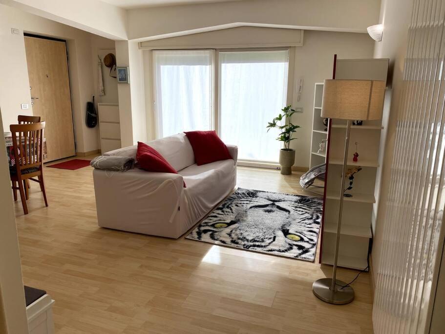 Casa Vacanza Veronica Con Giardino فيربانيا المظهر الخارجي الصورة